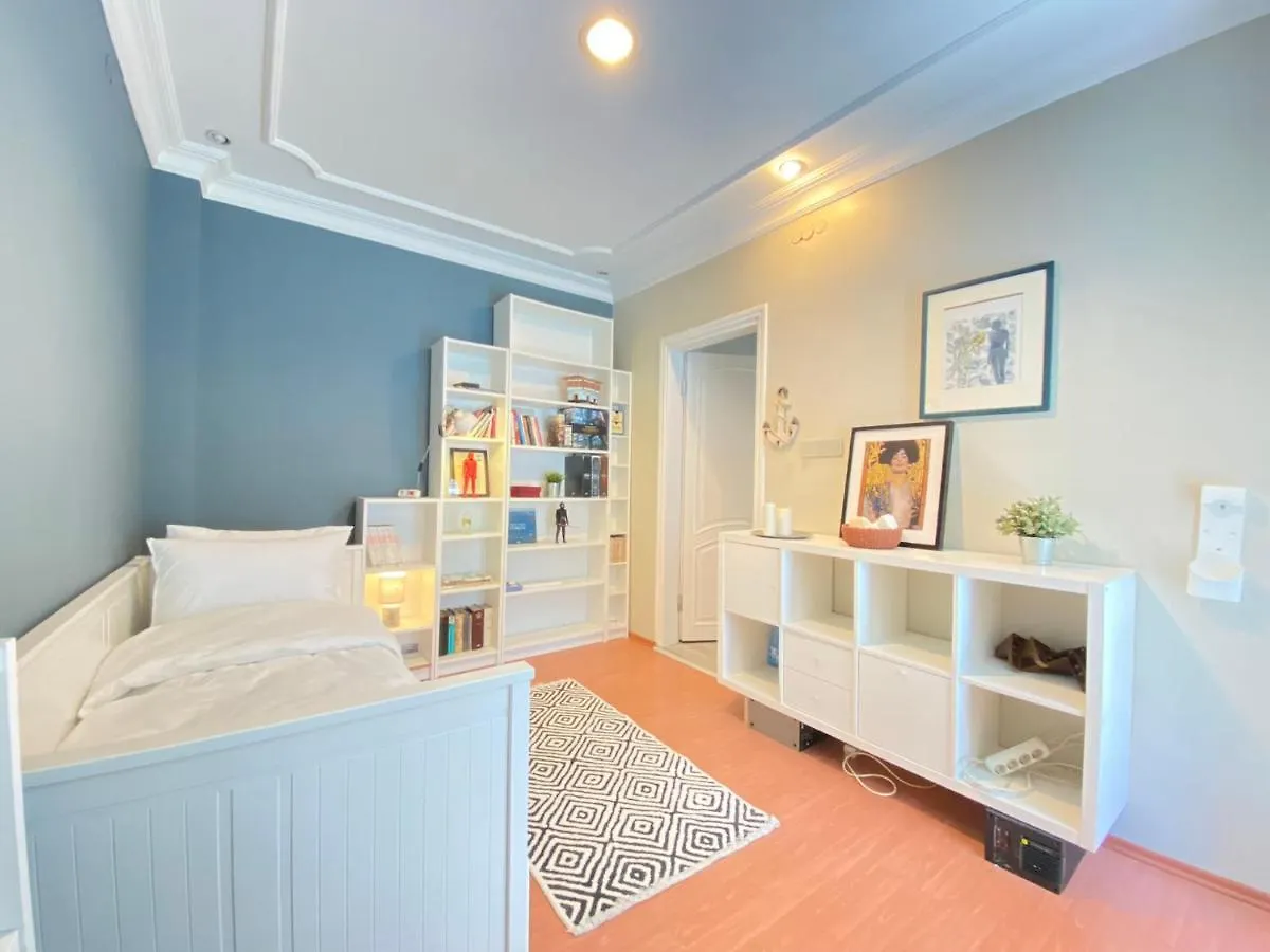 Delightful Apartment With Backyard And Bosphorus View In Uskudar İstanbul