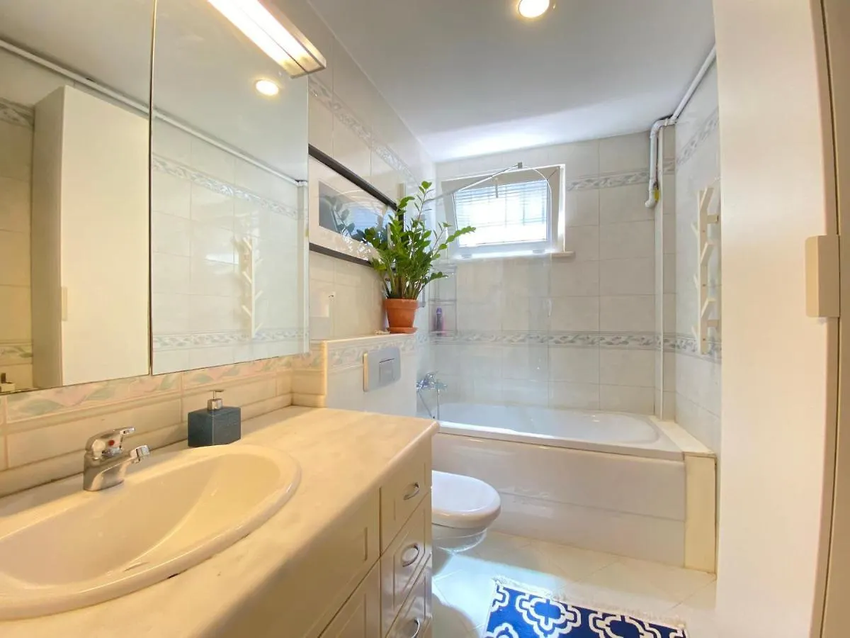 Delightful Apartment With Backyard And Bosphorus View In Uskudar İstanbul