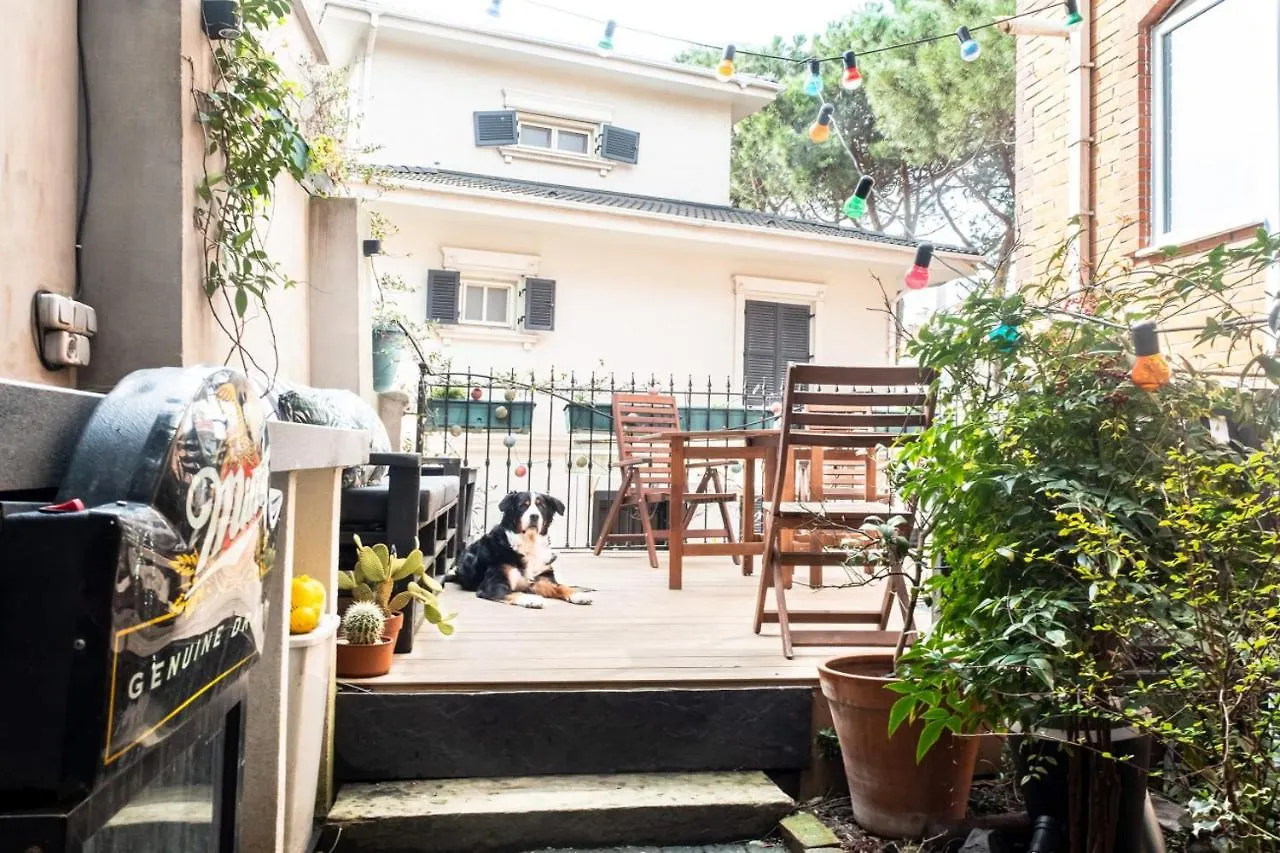 Delightful Apartment With Backyard And Bosphorus View In Uskudar İstanbul