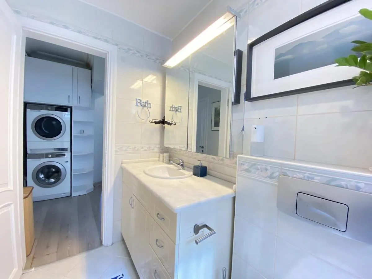 Delightful Apartment With Backyard And Bosphorus View In Uskudar İstanbul Türkiye